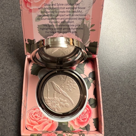 Chantecaille Lumiere Rose Highlighter - Picture 3 of 3
